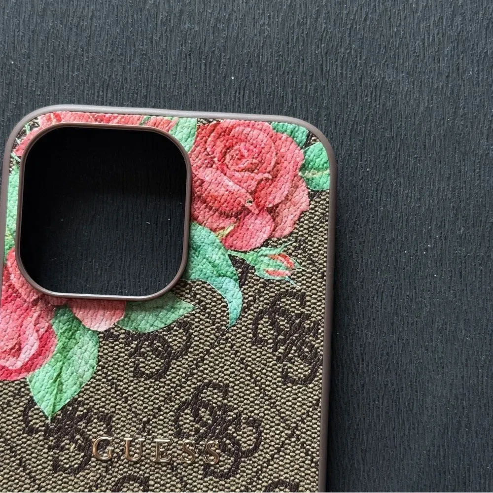 NWOT Guess Floral Roses Iphone 15 Pro Max Case